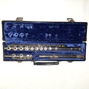 Gemeinhardt 2SP Silver Plated Beginner Flute in Hard Case w Velvet Interior